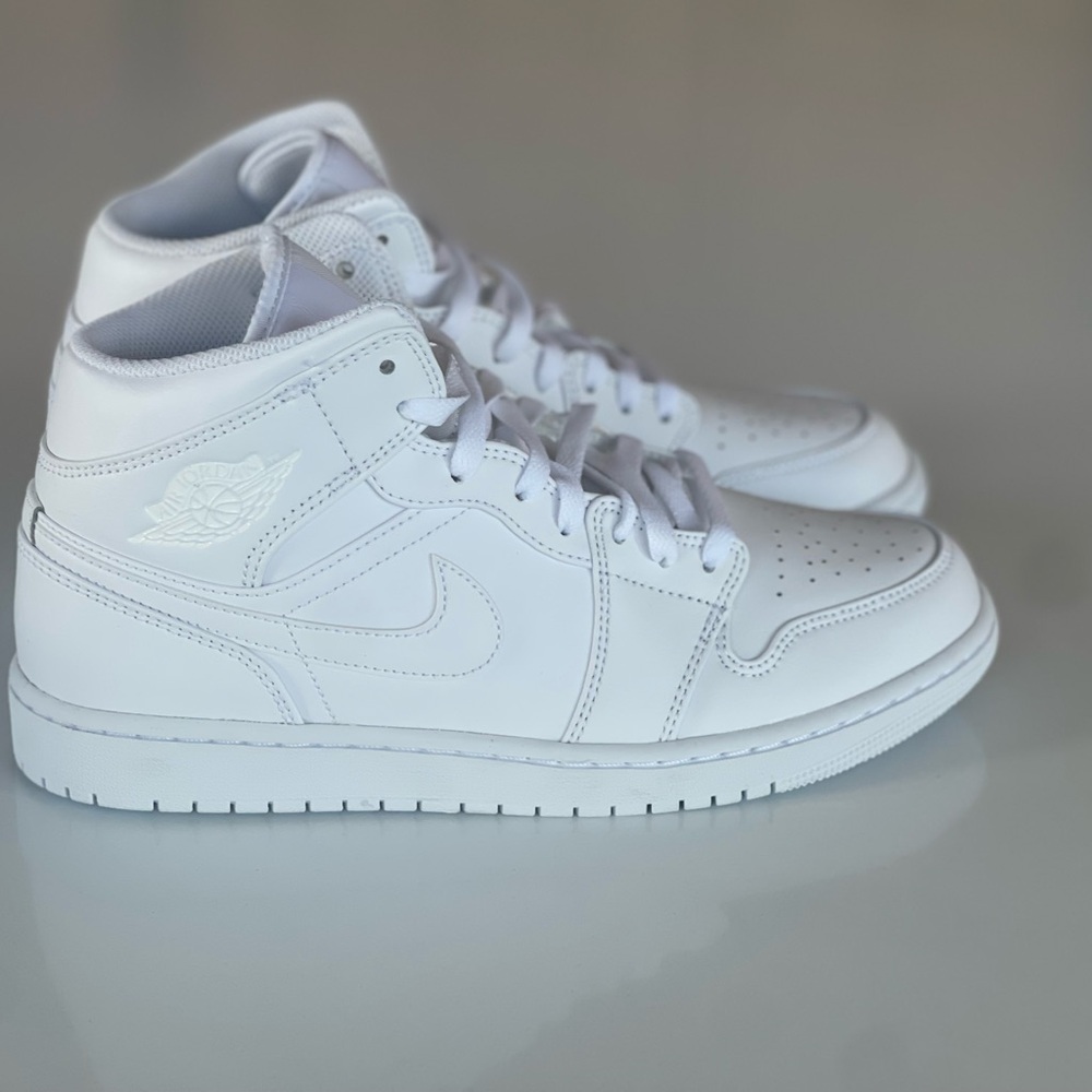 Unworn Nike Air Jordan 1 Mid Triple White US Men's 9.5 - Picture 5 of 12